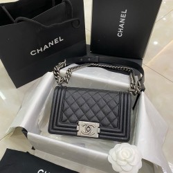 Chanel small Boy Chanel handbag A67085 Y09953 94305 