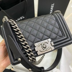 Chanel small Boy Chanel handbag A67085 Y09953 94305 