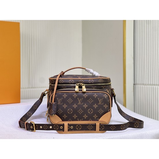   LOUIS VUITTON Classics Camera Bag M44937