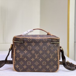   LOUIS VUITTON Classics Camera Bag M44937