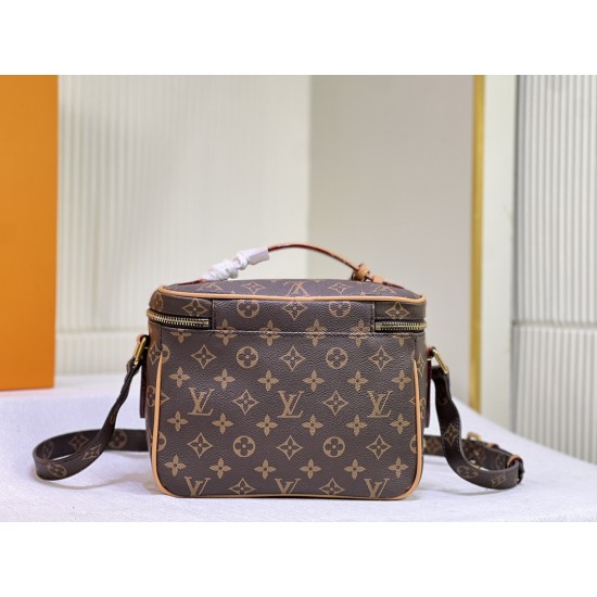   LOUIS VUITTON Classics Camera Bag M44937